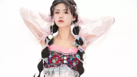 学生自习看恐怖片吓病