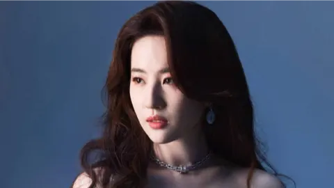 男友拉拽跳楼女友