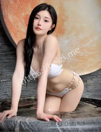 酥胸半露