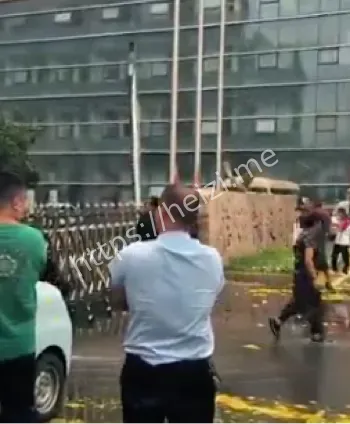 保安喷水驱赶