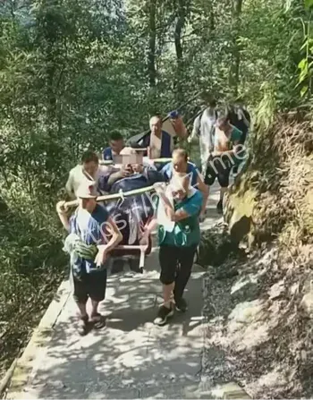 峨眉山轿夫服务