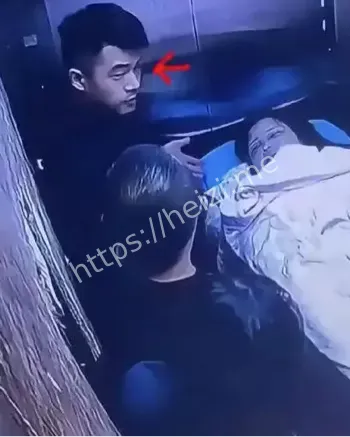 殴打老人