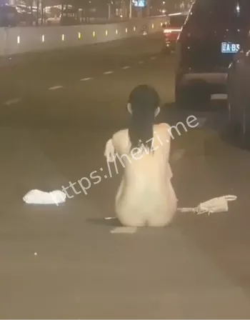 沈阳当街脱衣