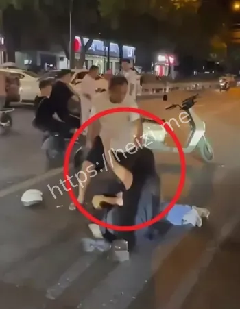 暴打情夫