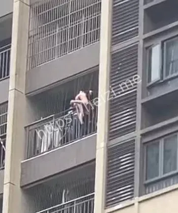 脱衣爬楼逃生