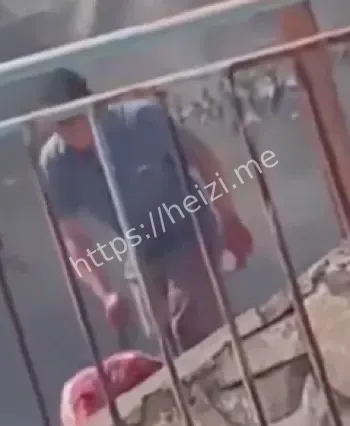 男子提刀杀妻儿细节