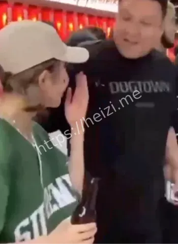 车澈乃万街头拥抱