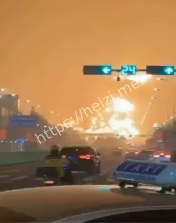 青岛黄岛保税区仓库起火