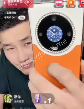 嘎子哥穿警服直播带货