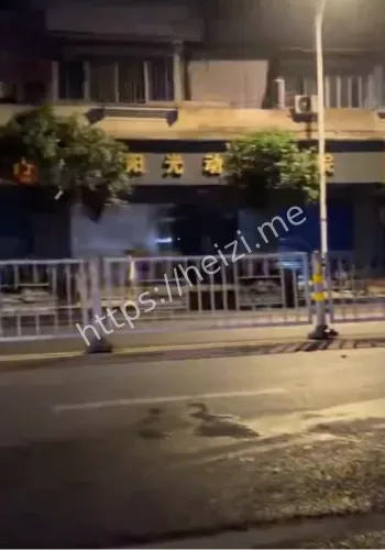 四脚朝天车祸细节