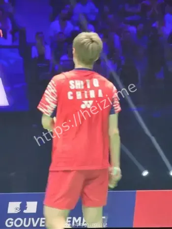 石宇奇首夺世锦赛男单冠军