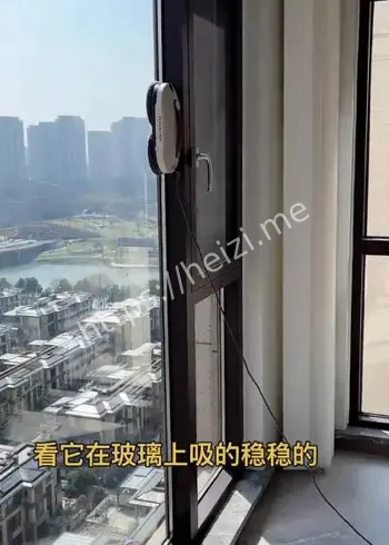 台风天毛巾堵窗缝方法