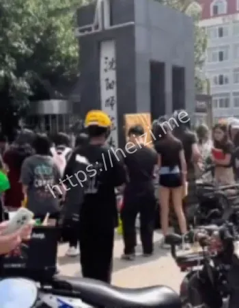 学校压制消息