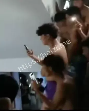 砸门要求退钱