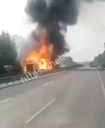 唐山迁安太平庄镇货车起火