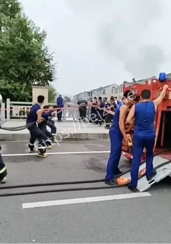 浓烟滚滚