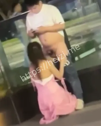 扒男友内裤当场吃鸡