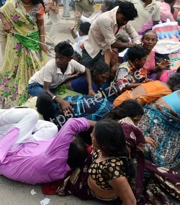 印度踩踏事故影像