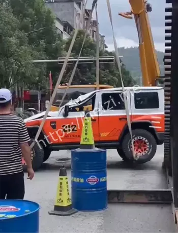 A柱严重变形