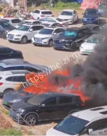 福建阿维塔06电动车起火波及7车