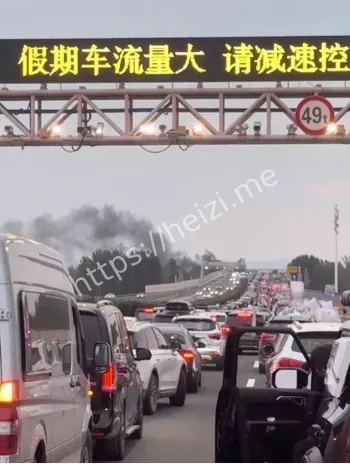 新能源奔驰车自燃