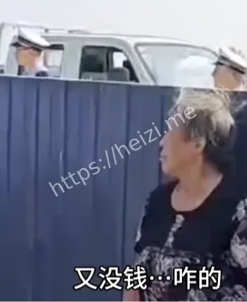 建筑工人设路障