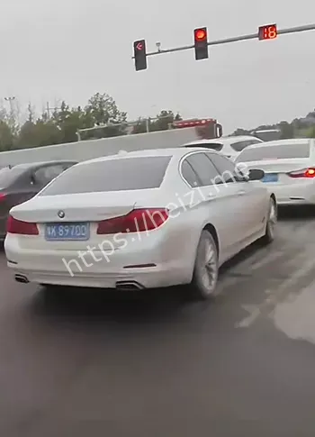 货车转弯