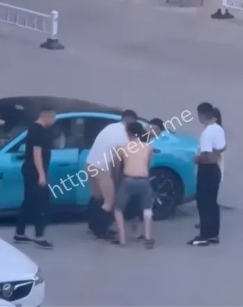 当街脱裤