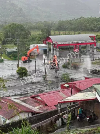 堰塞湖溢流