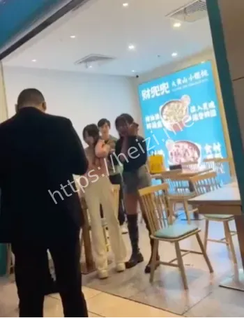 黑衣妹妹头破血流曝光