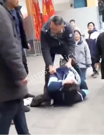 重庆垫江一中强制剃头事件