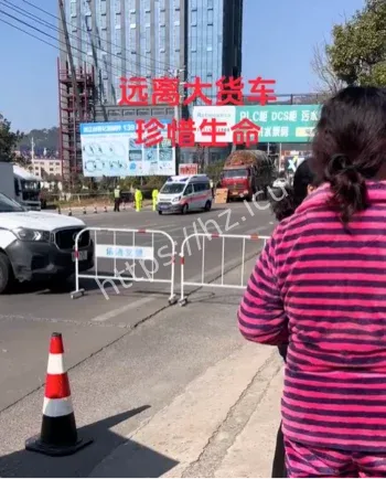 货车盲区致23岁女子死亡