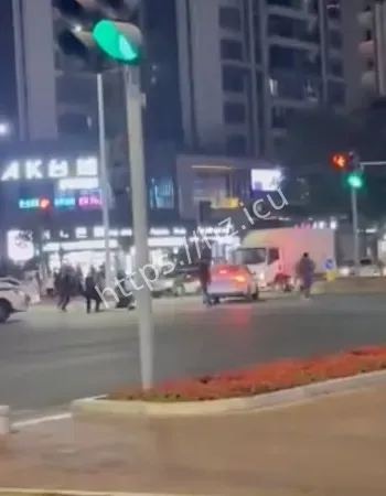 货车逆行