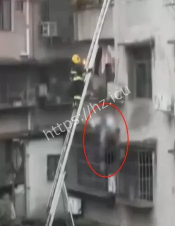 滨河路火灾现场