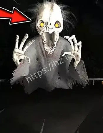 女员工对着空气狂加汽油