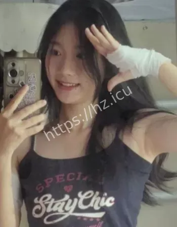 清纯艺术系学妹