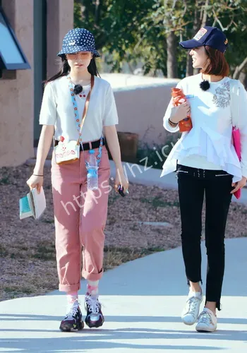 李兰迪锁骨线条