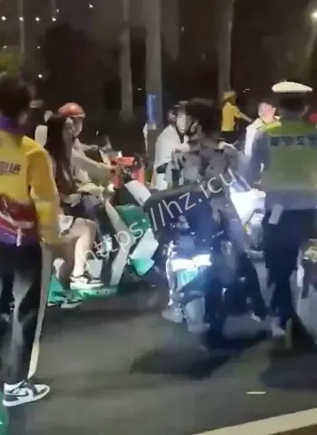 现场交通直接瘫痪