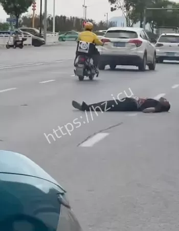 骑手与司机吵架后
