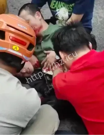 长沙岳麓区持刀捅人