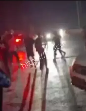 两伙人员