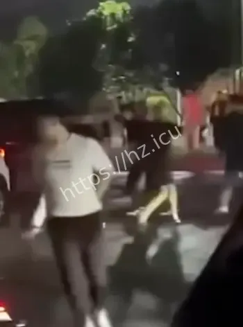 场面混乱如同古惑仔电影