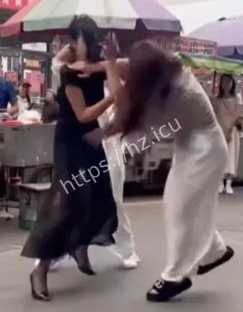小三黑丝高跟鞋