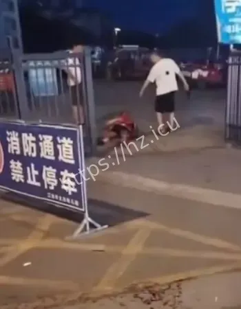 圣名国际购物广场捅人事件