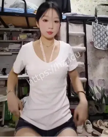 月月高颜值女大学生私拍